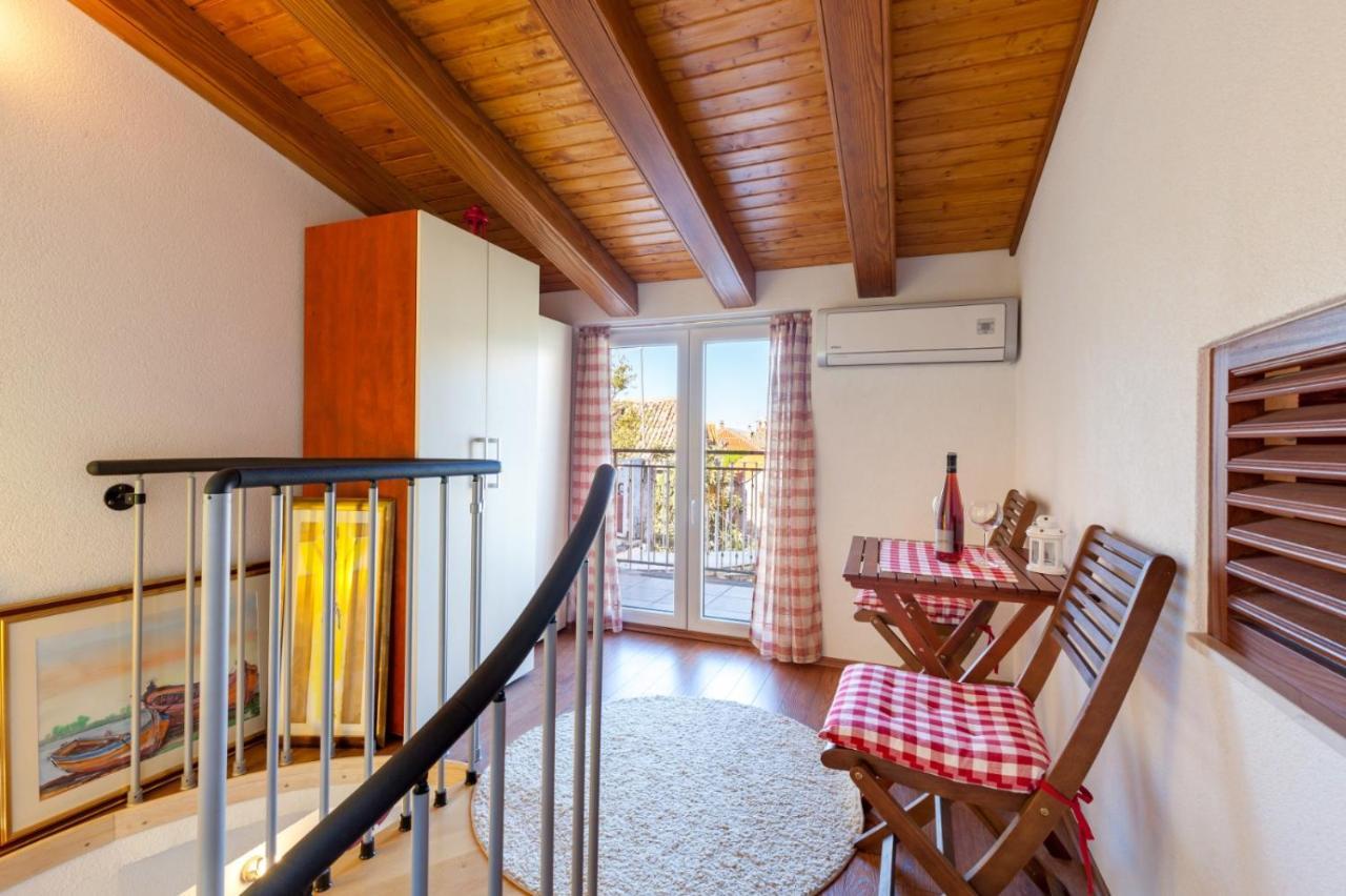Апартаменты Apartman Dijana Трогир Экстерьер фото