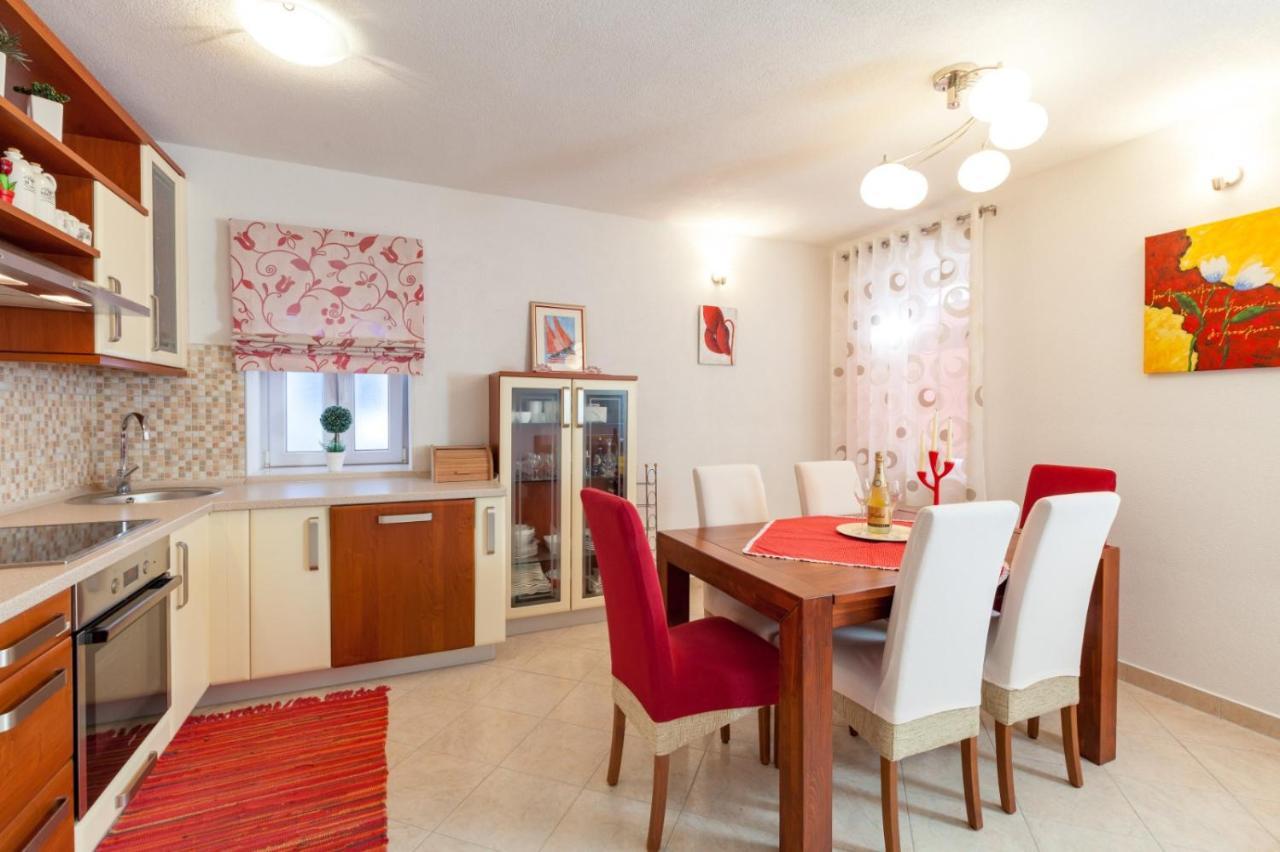 Апартаменты Apartman Dijana Трогир Экстерьер фото